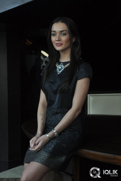 Amy-Jackson-at-I-Manoharudu-Movie-Press-Meet